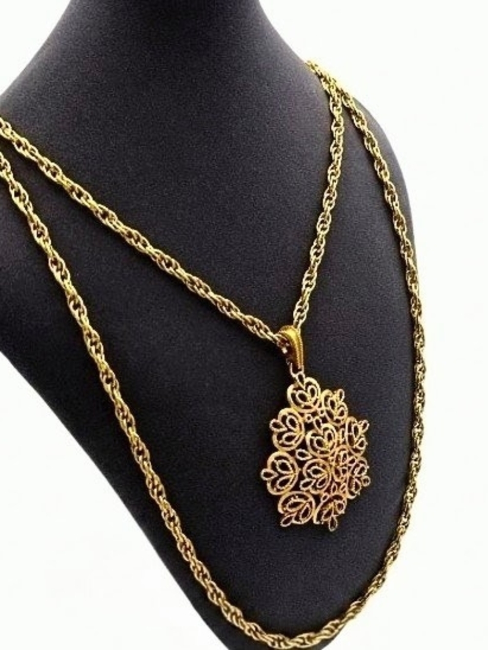 Trifari Gold Filigree Pendant with Twisted Rope Chain - Picture 11 of 11